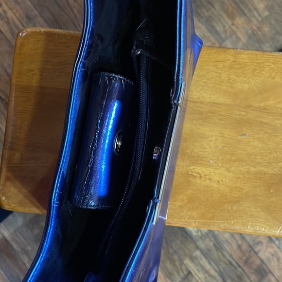 Guess Purple Handbag - Picture 6 of 7